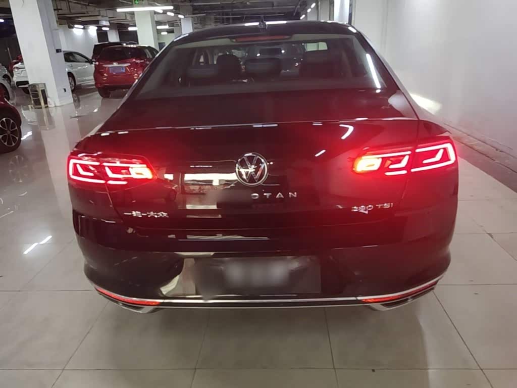 Volkswagen Magotan 1.4 л 2025 г. Чёрный, пробег 26500 км