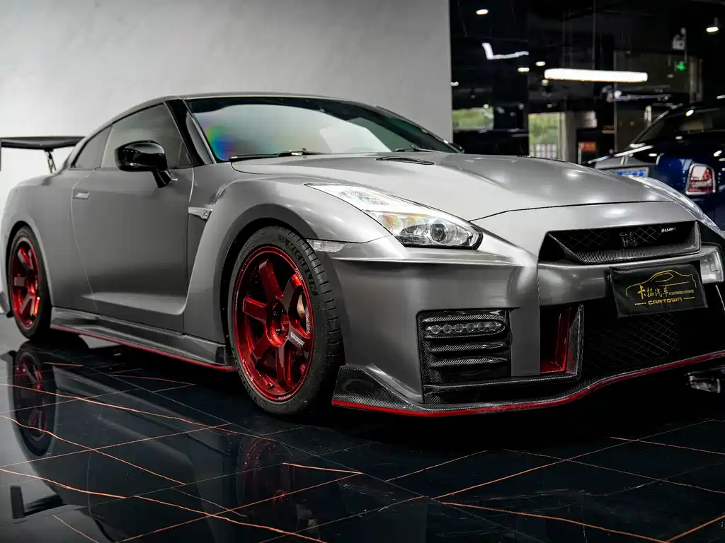 Nissan GT-R — миниатюра 3