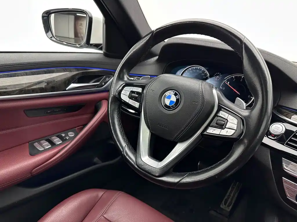 BMW 5 Series — миниатюра 9