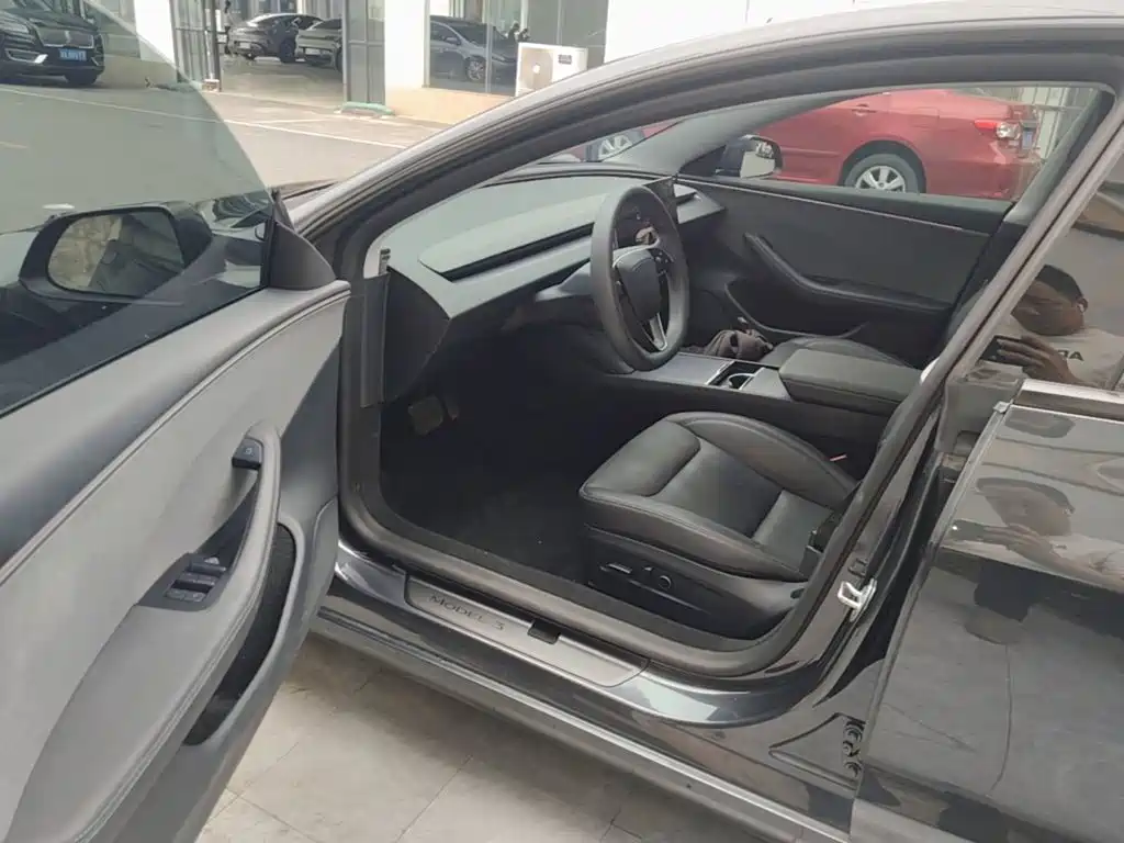 Tesla Model 3 — миниатюра 16