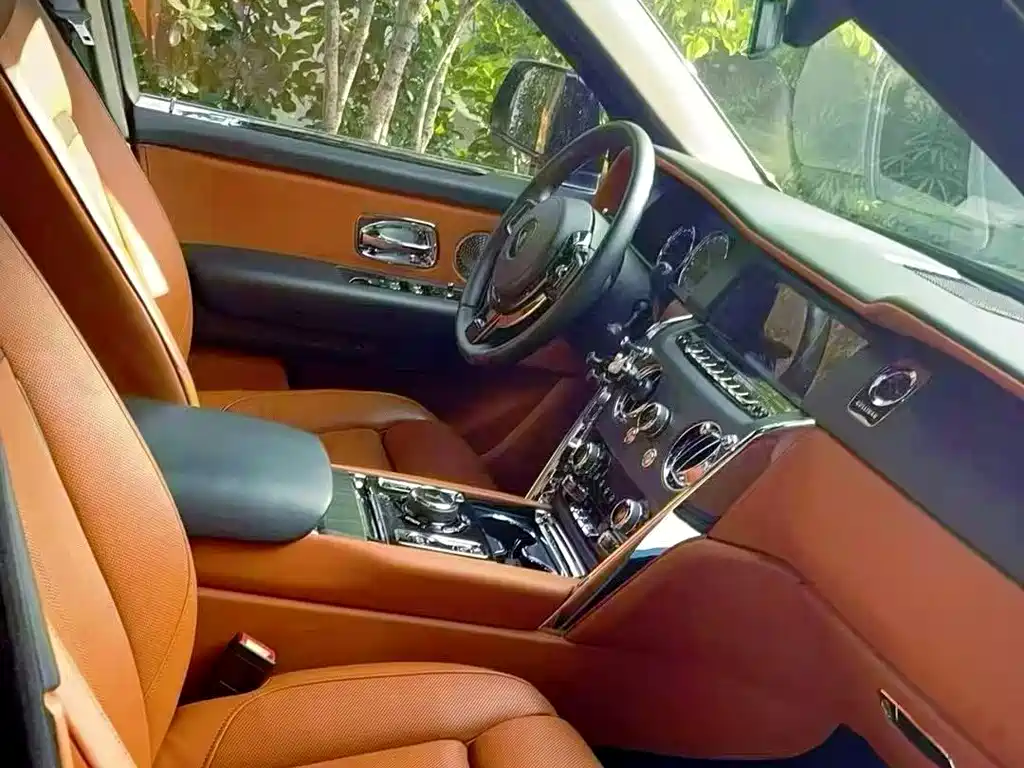 Rolls-Royce Cullinan 2018 мест