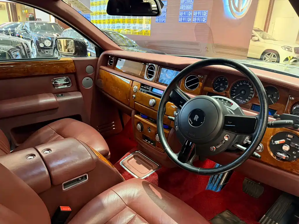Rolls-Royce Phantom — миниатюра 6