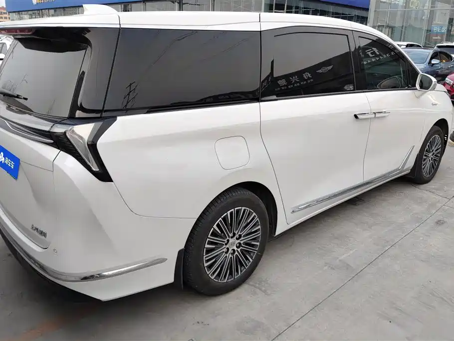 BUICK GL8 NEW ENERGY