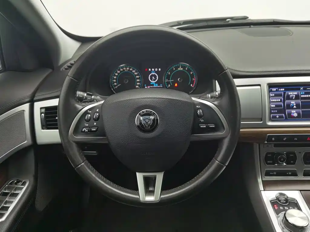 Jaguar XF — миниатюра 11