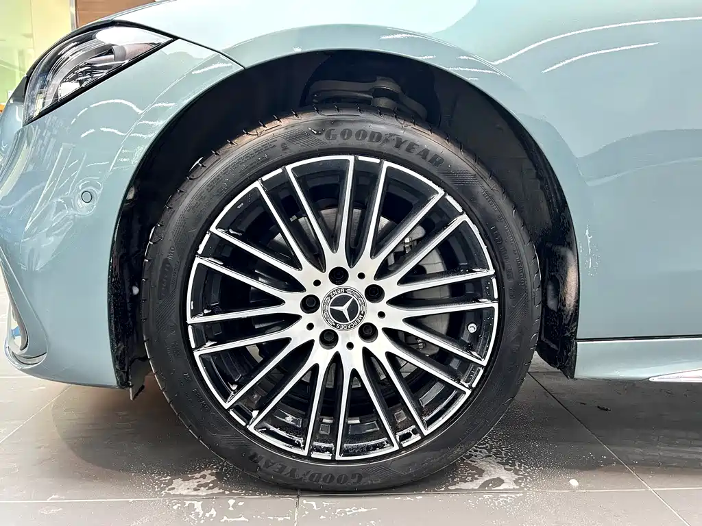 Mercedes-Benz C-Class — миниатюра 13