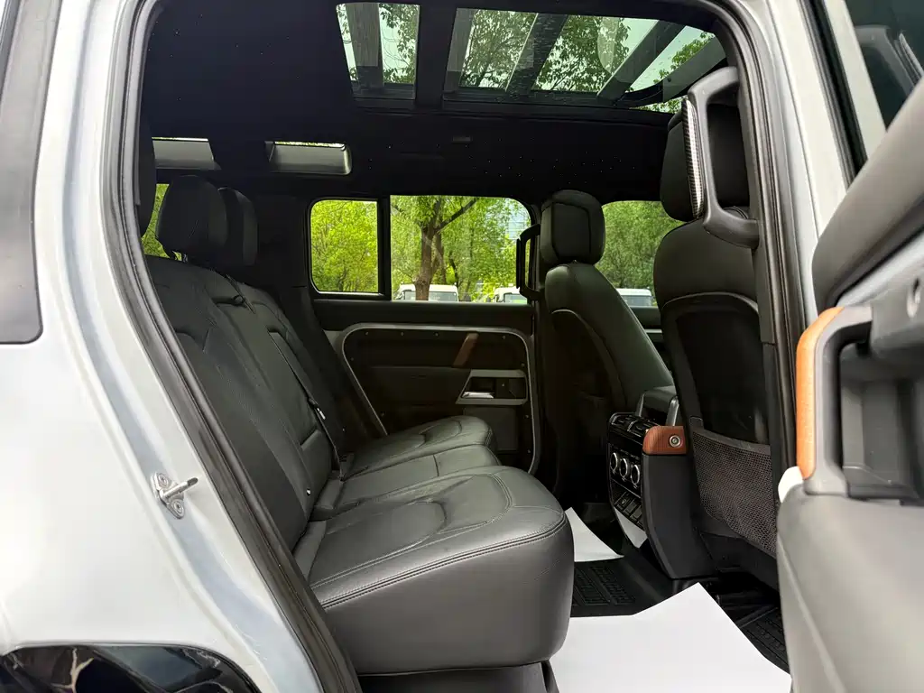 Land Rover Defender — миниатюра 25