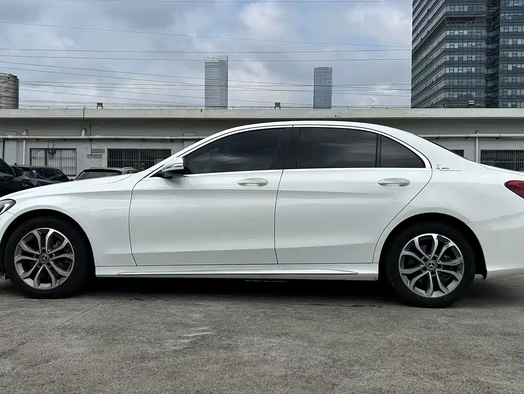 Mercedes-Benz C-Class — миниатюра 11