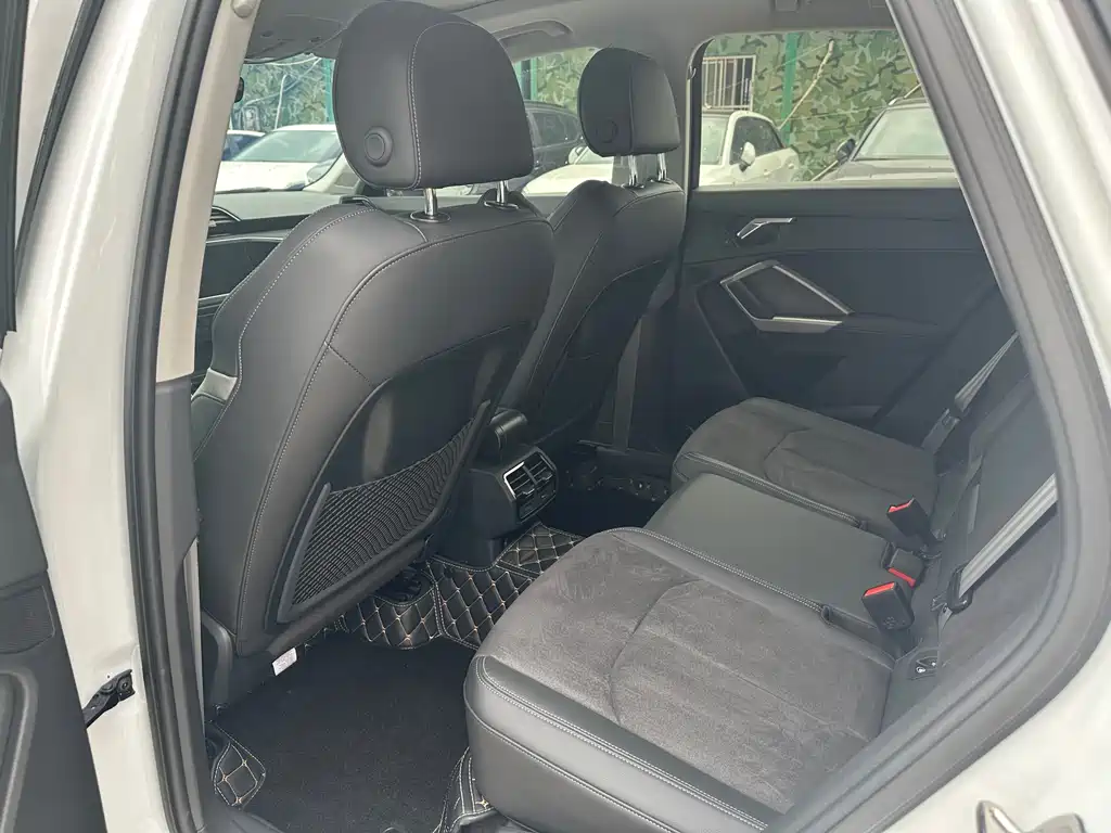 Audi Q3 2023 35 TFSI Fashion (1.4T)