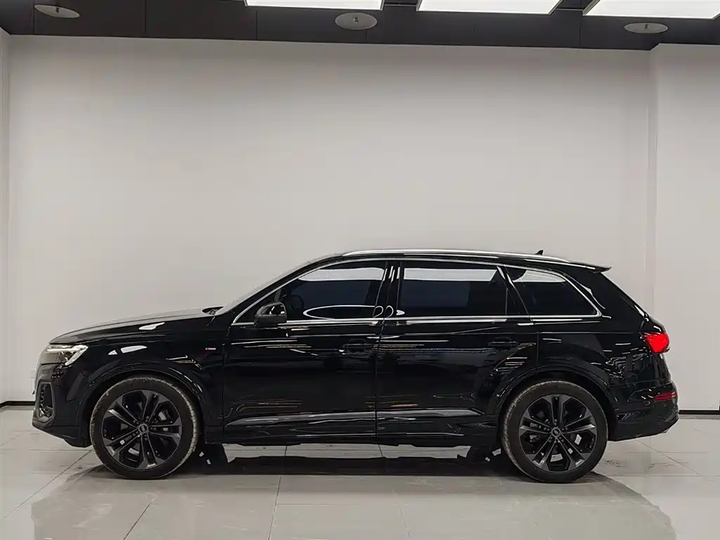 Audi Q7 2025 55 TFSI quattro S line Sport