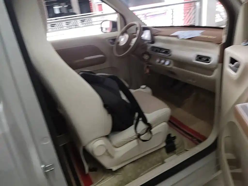 Wuling MINIEV — миниатюра 25