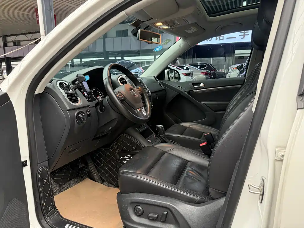 Volkswagen Tiguan 2015 2.0TSI AT Luxury