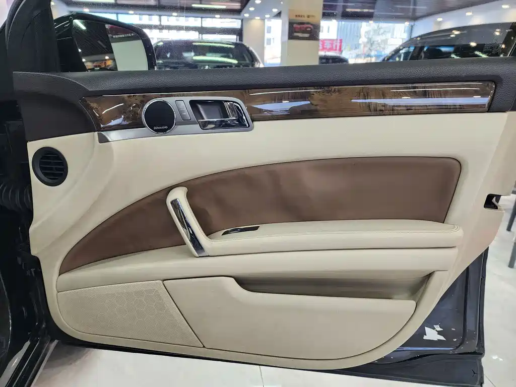Volkswagen Phaeton — миниатюра 12