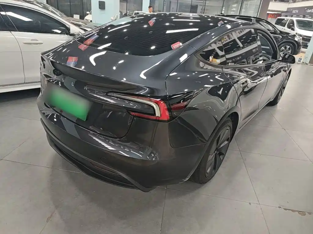 Tesla Model 3 — миниатюра 7
