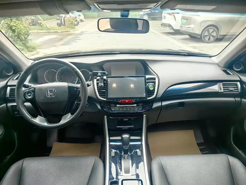 Honda Accord — миниатюра 8