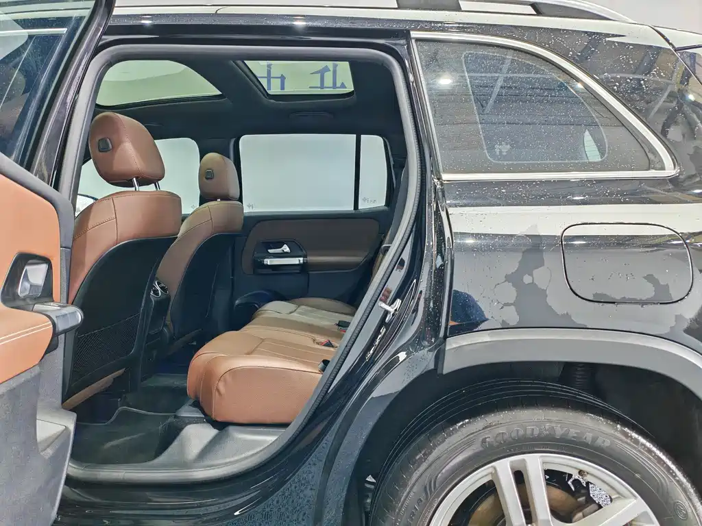 Mercedes-Benz GLB — миниатюра 12