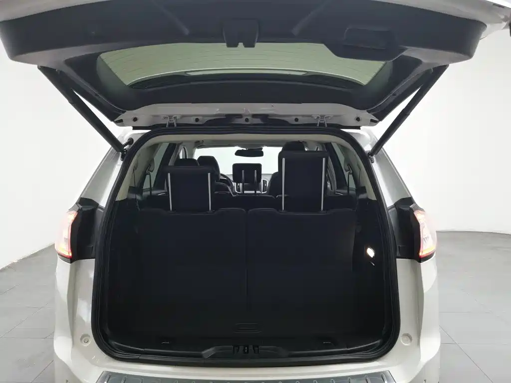 Ford Edge — миниатюра 16