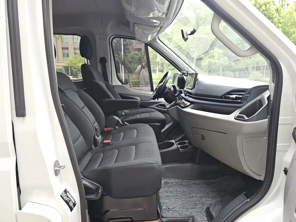 Maxus V90 — миниатюра 9