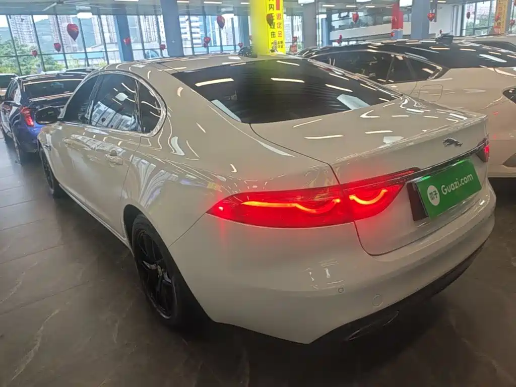 Jaguar XFL — миниатюра 5