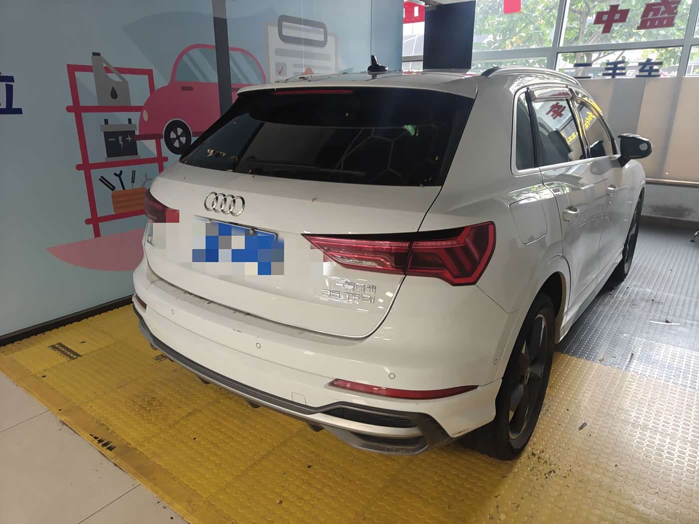 Audi Q3 1.4 л 2021 г. Белый, пробег 40100 км