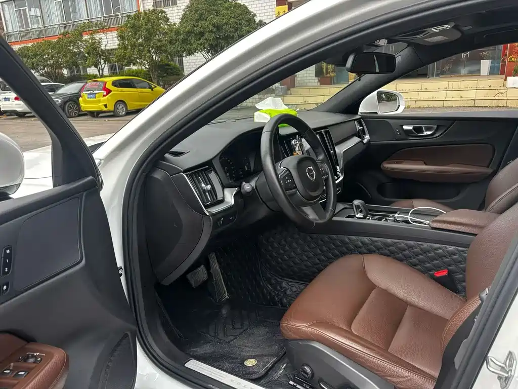 Volvo S60 2022 B4 Sport
