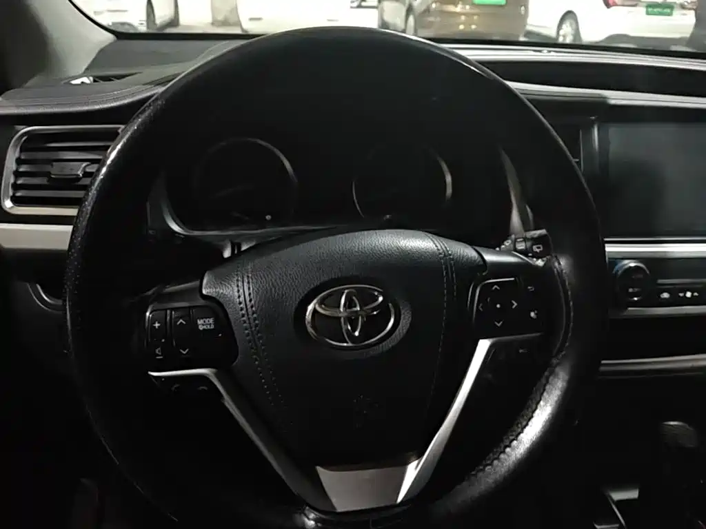 Toyota Highlander — миниатюра 14