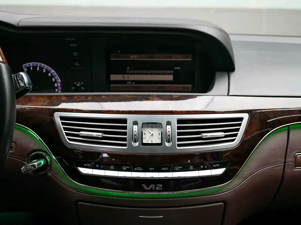Mercedes-Benz S-Class — миниатюра 12