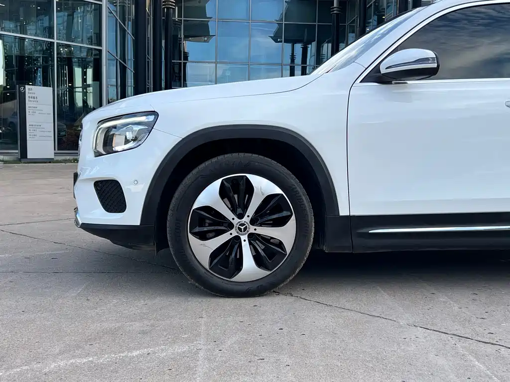 Mercedes-Benz GLB — миниатюра 4
