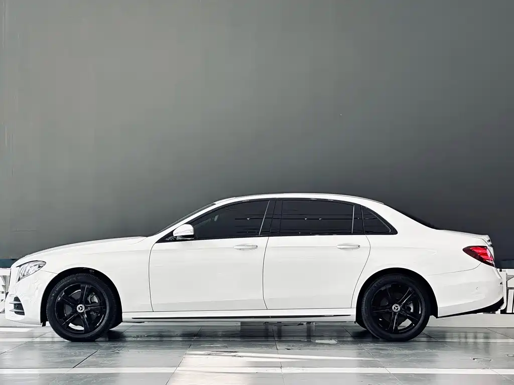 Mercedes-Benz E-Class — миниатюра 5