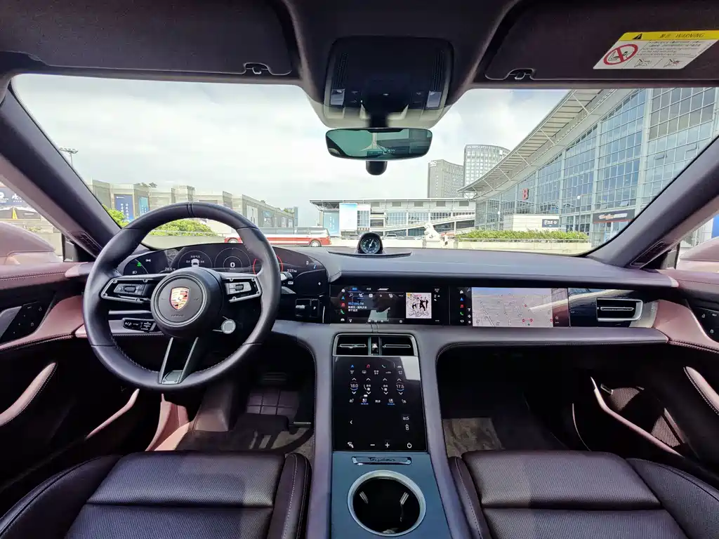 Porsche Taycan — миниатюра 9
