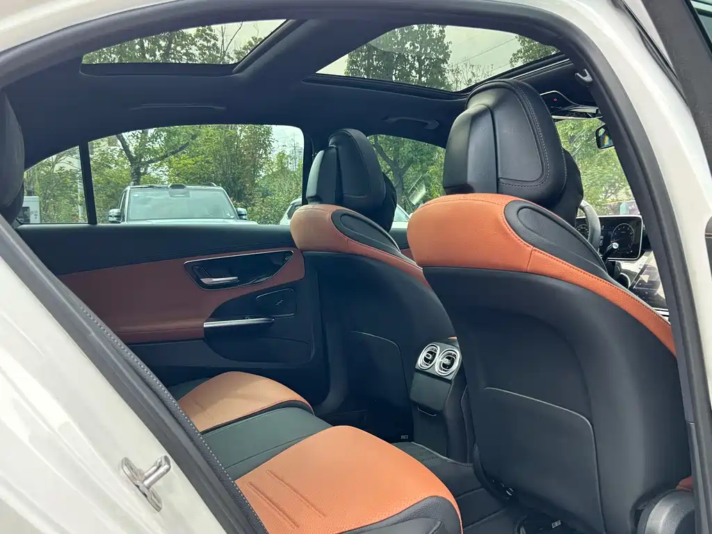 Mercedes-Benz C-Class — миниатюра 13