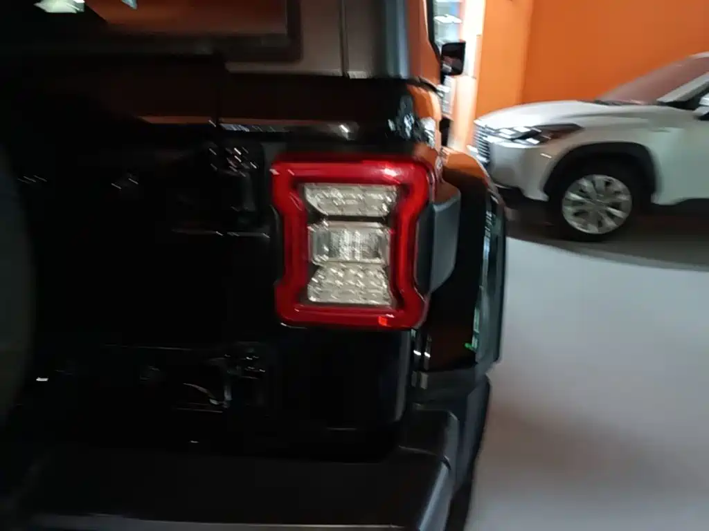 Jeep Wrangler PHEV — миниатюра 8