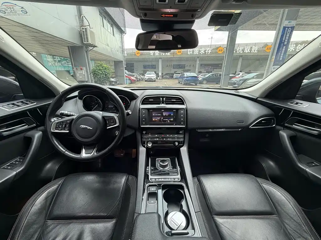 Jaguar F-PACE — миниатюра 11
