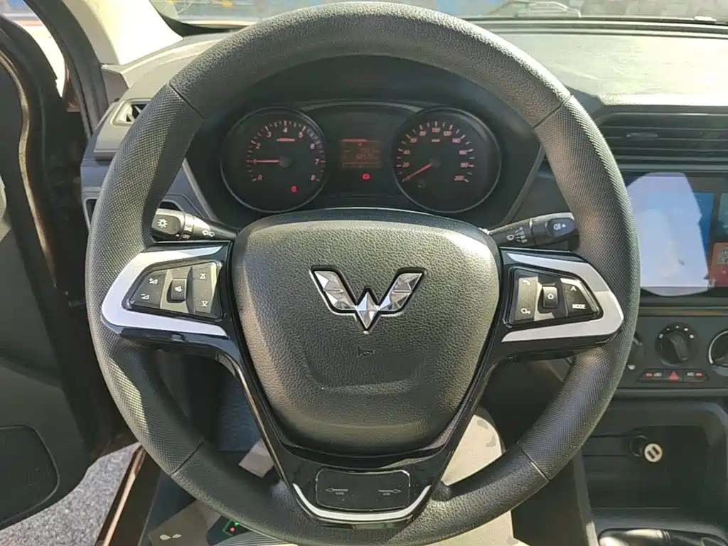 Wuling Hongguang — миниатюра 11