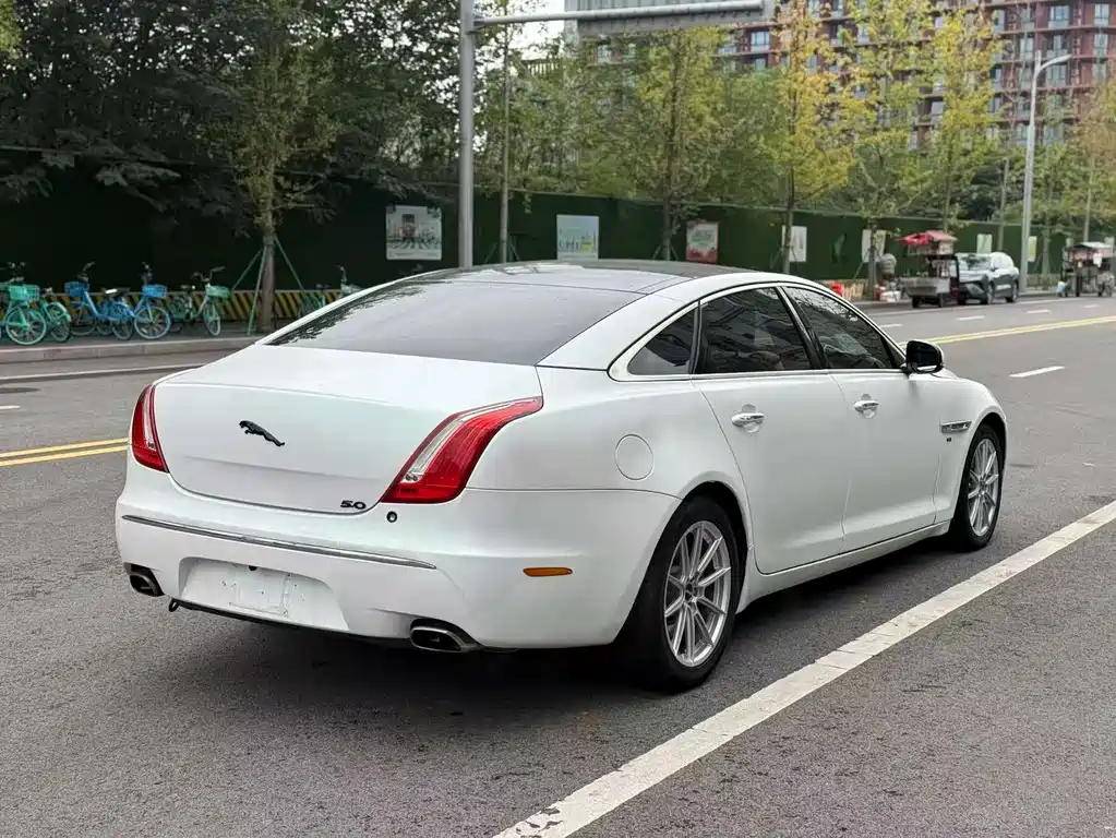 Jaguar XJ — миниатюра 7