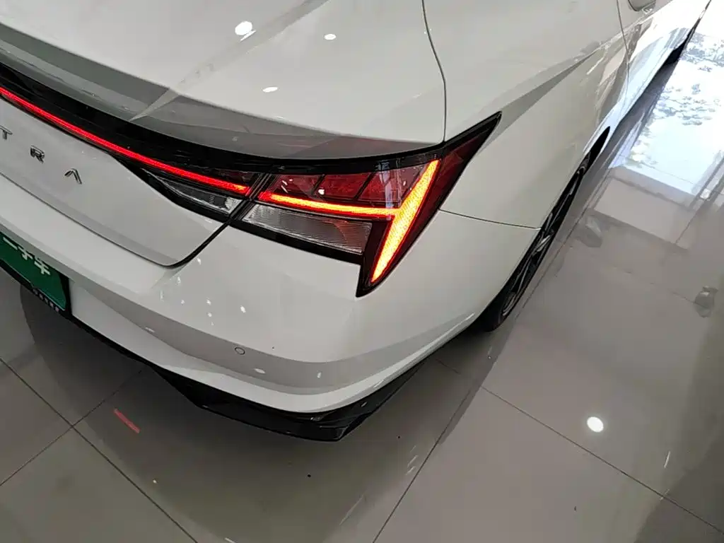 Hyundai Elantra — миниатюра 8
