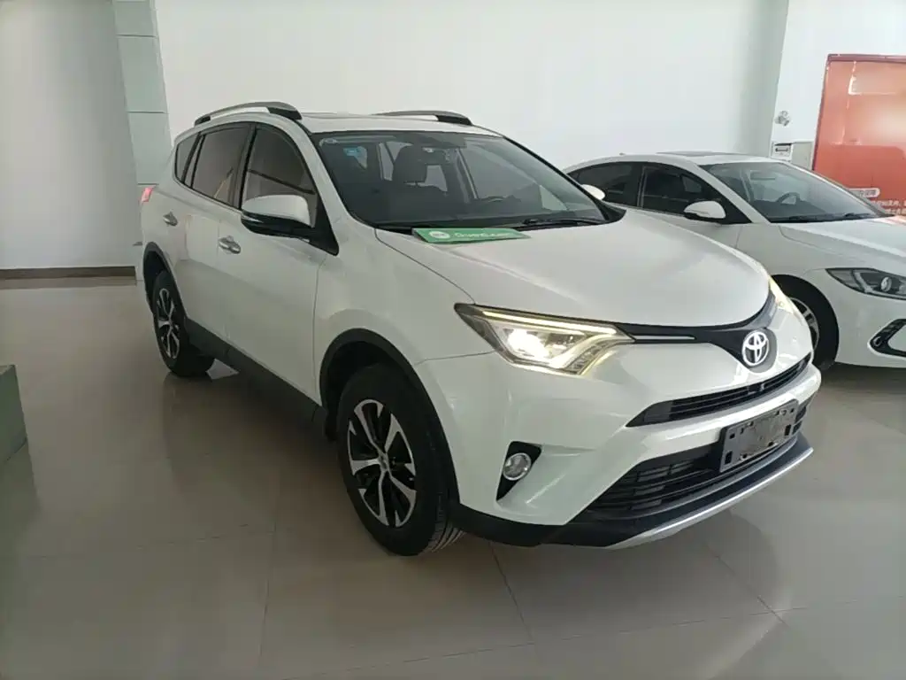 Toyota RAV4 — миниатюра 4