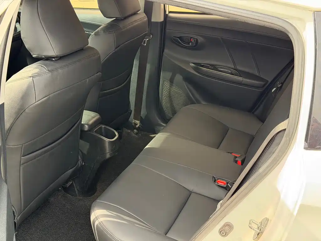Toyota Yaris L — миниатюра 6