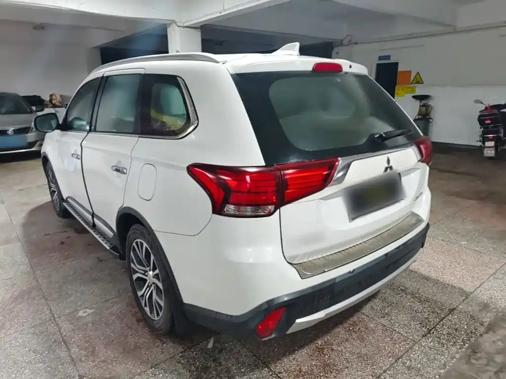 Mitsubishi Outlander — миниатюра 5