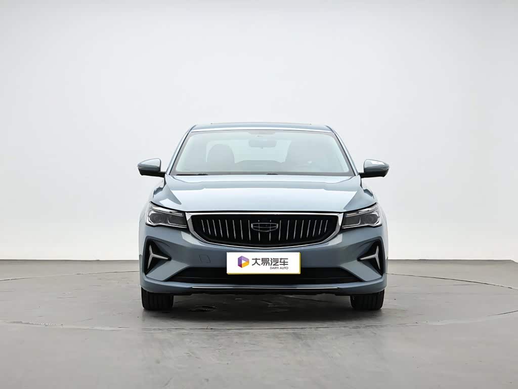 Geely Emgrand 1.5 л 2024 г. Серебристо-серый, пробег 37400 км