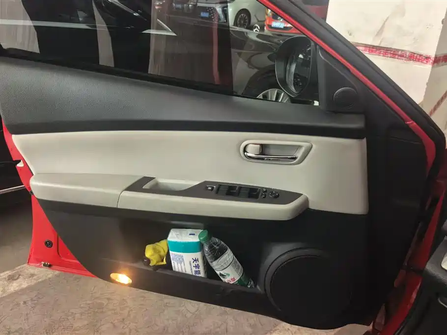 Mazda Ruiyi 2012 2.0L AT Elite