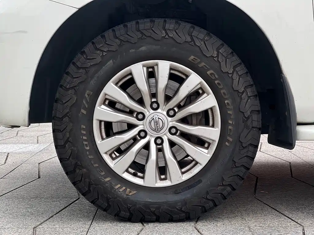 Nissan Patrol — миниатюра 8