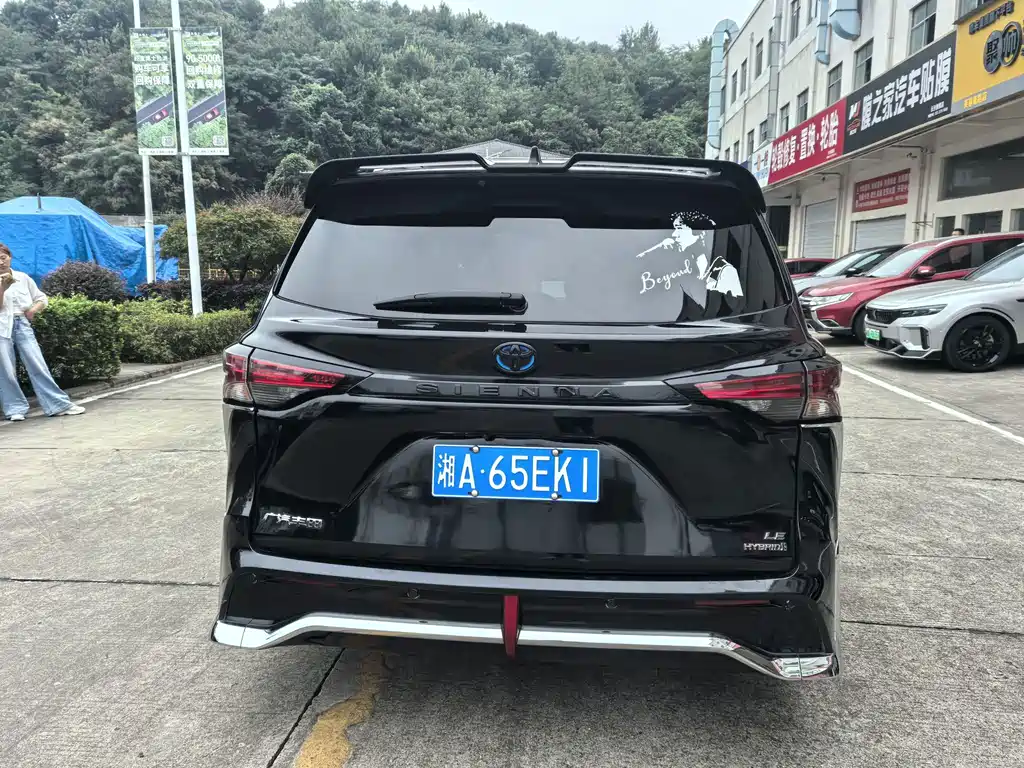 Toyota Sienna — миниатюра 10