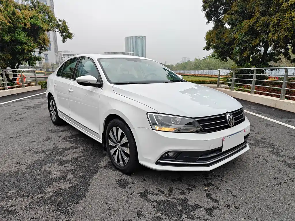 Volkswagen Sagitar 2018 1.6L AT Comfort