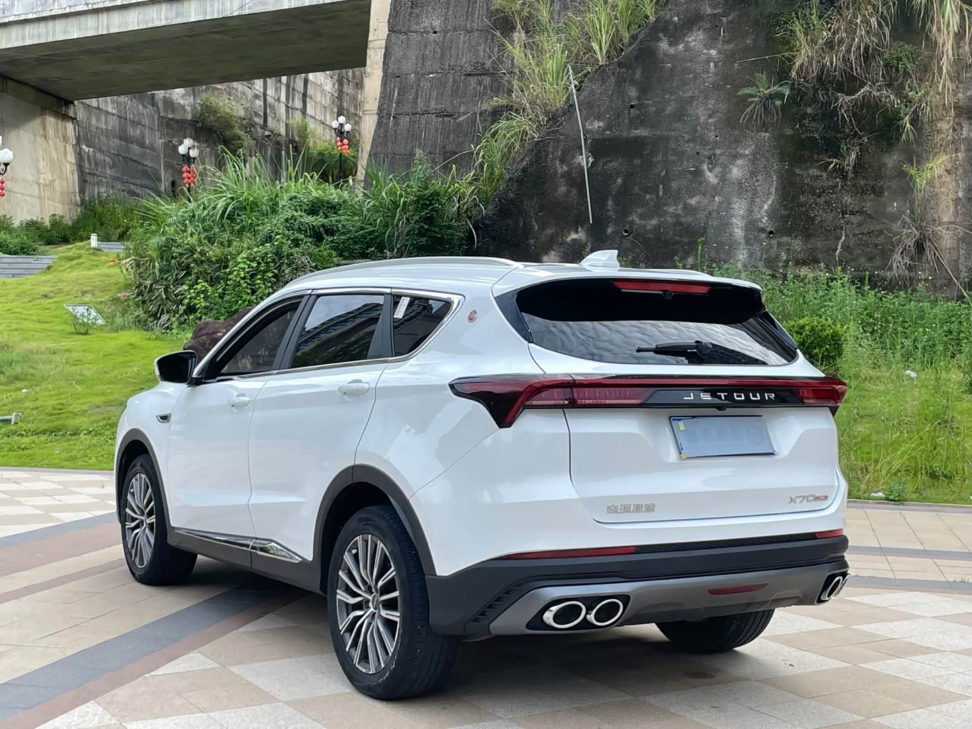 Jetour Jetour X70 PLUS 1.5 л 2023 г. Белый, пробег 27000 км