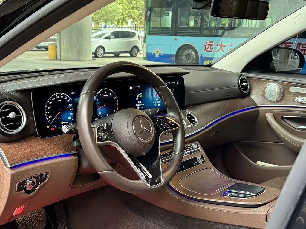 Mercedes-Benz E-Class 2023 — фото 12