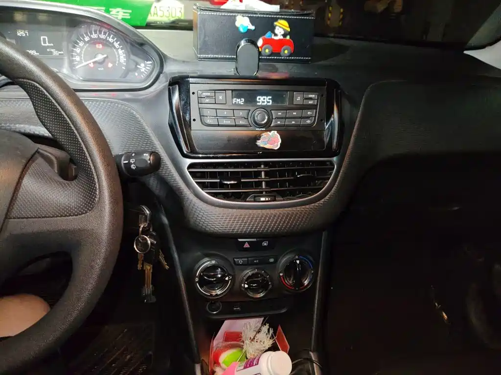 Peugeot 2008 2014 1.6L MT