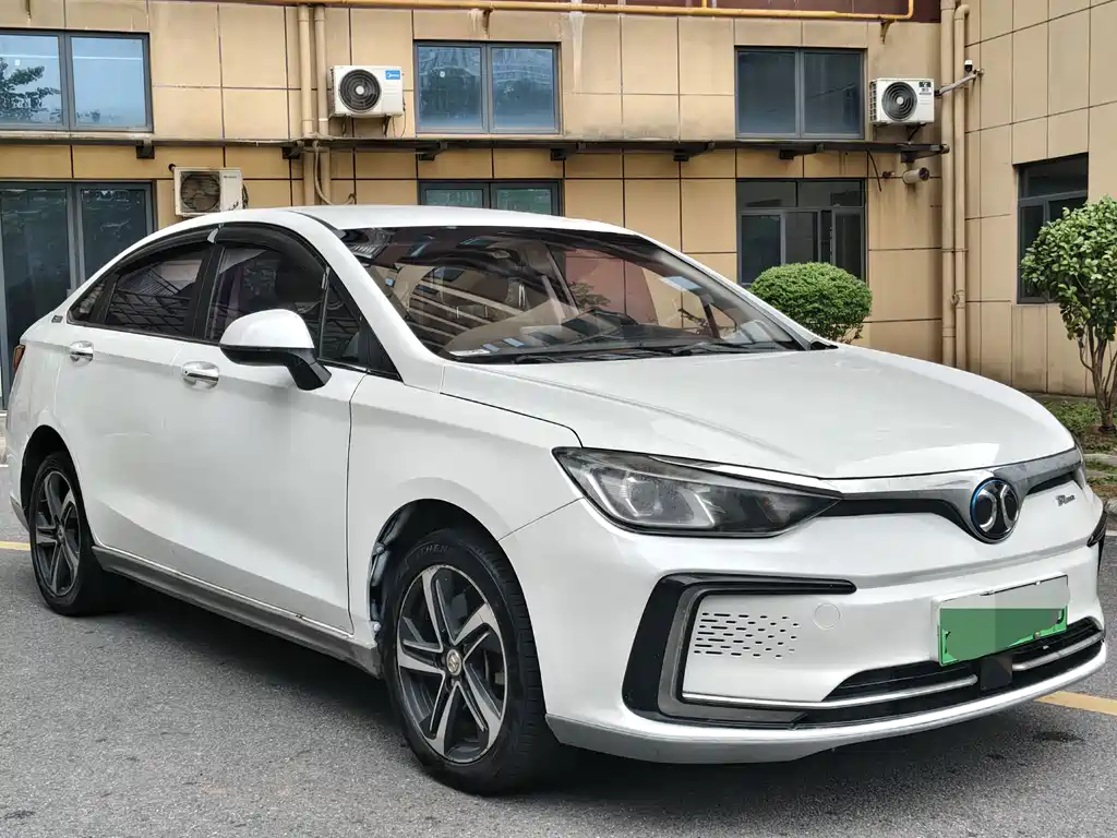 BAIC EU5