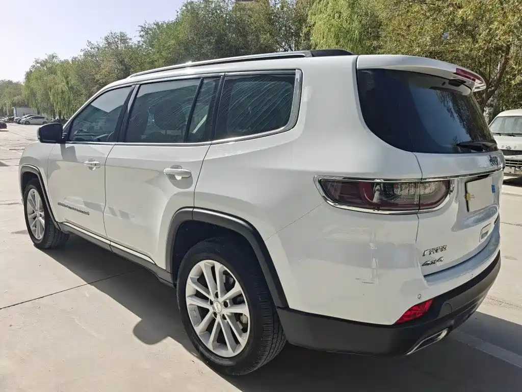 Jeep Grand Commander — миниатюра 7