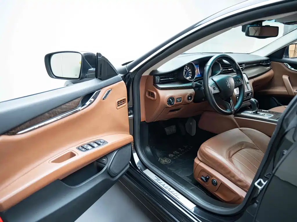 Maserati Quattroporte — миниатюра 23