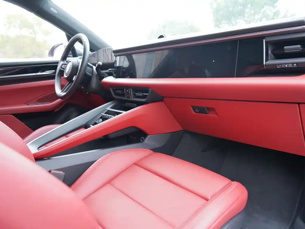 PORSCHE MACAN NEW ENERGY